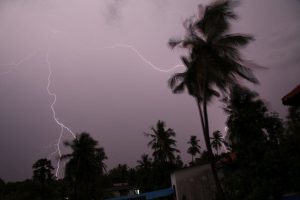 বিপরীত ঘূর্ণাবর্তের জেরে ঝড়বৃষ্টি, আজ উত্তরবঙ্গে বৃষ্টির সম্ভাবনা