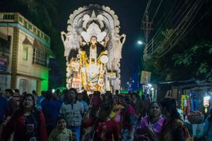 হাইকোর্টের নির্দেশ মেনেই হবে জগদ্ধাত্রী পুজো, বার্তা সাংসদ মহুয়া মৈত্রর