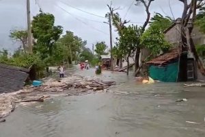 ঘূর্ণিঝড়ে ক্ষতিগ্রস্তদের জন্য ৩ জুন থেকে চালু হচ্ছে ‘দুয়ারে ত্রাণ’ পরিষেবা