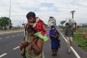 করােনা আবহে পরিযায়ী শ্রমিকরা বাঁচবেন কিভাবে: সুপ্রিম কোর্ট 