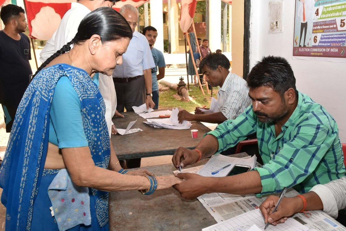 নন্দীগ্রাম : বুথে ভােটার ৬৭৬, ভােট পড়ল ৭৯৯!