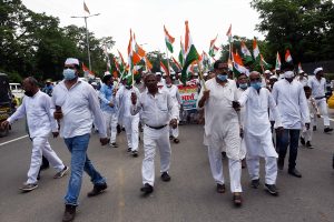 ভারত ছাড়াে আন্দোলনের ধাঁচে উত্তরপ্রদেশে কংগ্রেসের ‘ভাজপা গদি ছােড় দো’ অভিযান শুরু