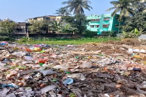 পঞ্চায়েতের উদ্যোগেই আবর্জনা দিয়ে পুকুর ভরাট খুব্ধ স্থানীয় মানুষ