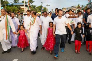 ছোট্ট ভক্তের আনন্দে আত্মহারা রাহুল,  হাজার মাইল হাঁটতেও রাজি 