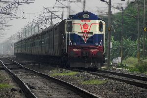 ঝড়বৃষ্টির জের, ভেঙে গেল আপ হাওড়া-গুয়াহাটি সরাইঘাট এক্সপ্রেসের প্যান্টোগ্রাফ