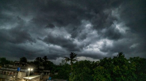 সোমবার থেকেই শুরু বর্ষা বিদায় পর্ব, বুধ-বৃহস্পতিতে দক্ষিণবঙ্গে নামতে পারে বৃষ্টি