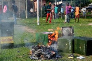 রক্তাক্ত নির্বাচন, গ্রাম বাংলা দখলে বলি ১৭