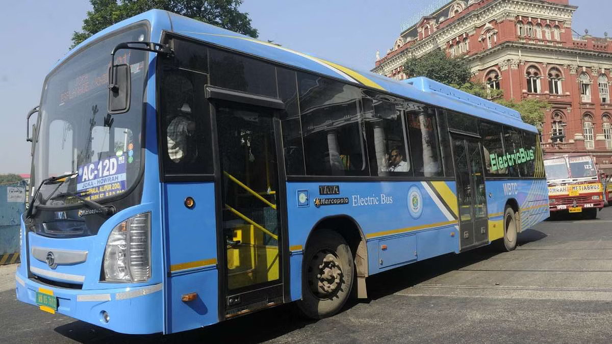 কলকাতার রাস্তায় আরও ইলেকট্রিক বাস নামানোর পরিকল্পনা করা হচ্ছে।