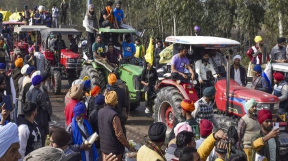 সাধারণতন্ত্র দিবসে  ট্রাক্টর মিছিলের ডাক কৃষকদের