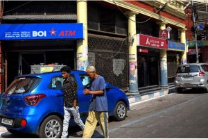 আর্থিক লেনদেনের সুবিধার্থে আজ খোলা ব্যাঙ্ক