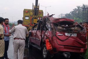 উলুবেড়িয়ায় মৃতদেহ সৎকারের গাড়িতে দুর্ঘটনা, মৃত ২