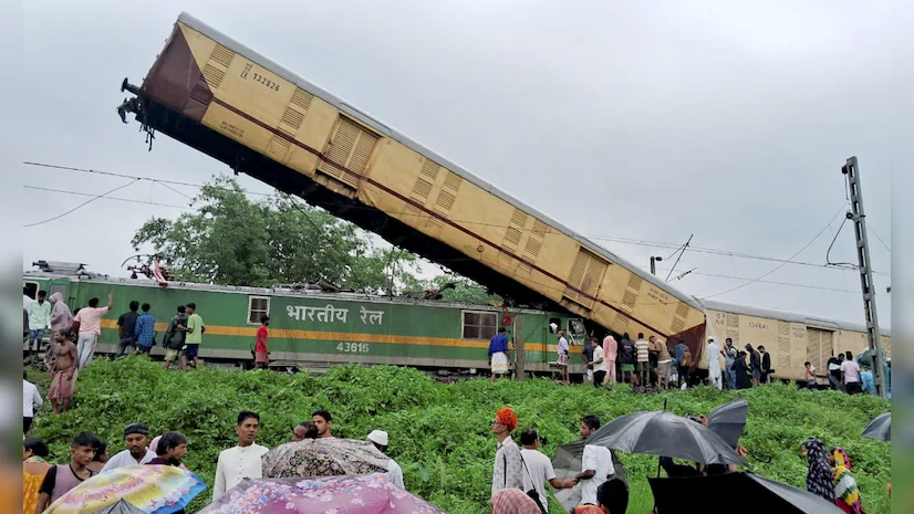 দূর্ঘটনা কবলিত কাঞ্চনজঙ্ঘার যাত্রীদের শোকবার্তা রাষ্ট্রপতি-মোদির