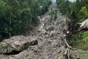 সিকিমে আটকে ১৫০০ পর্যটক, খাদ্যসামগ্রী মজুত কয়েকদিনের 