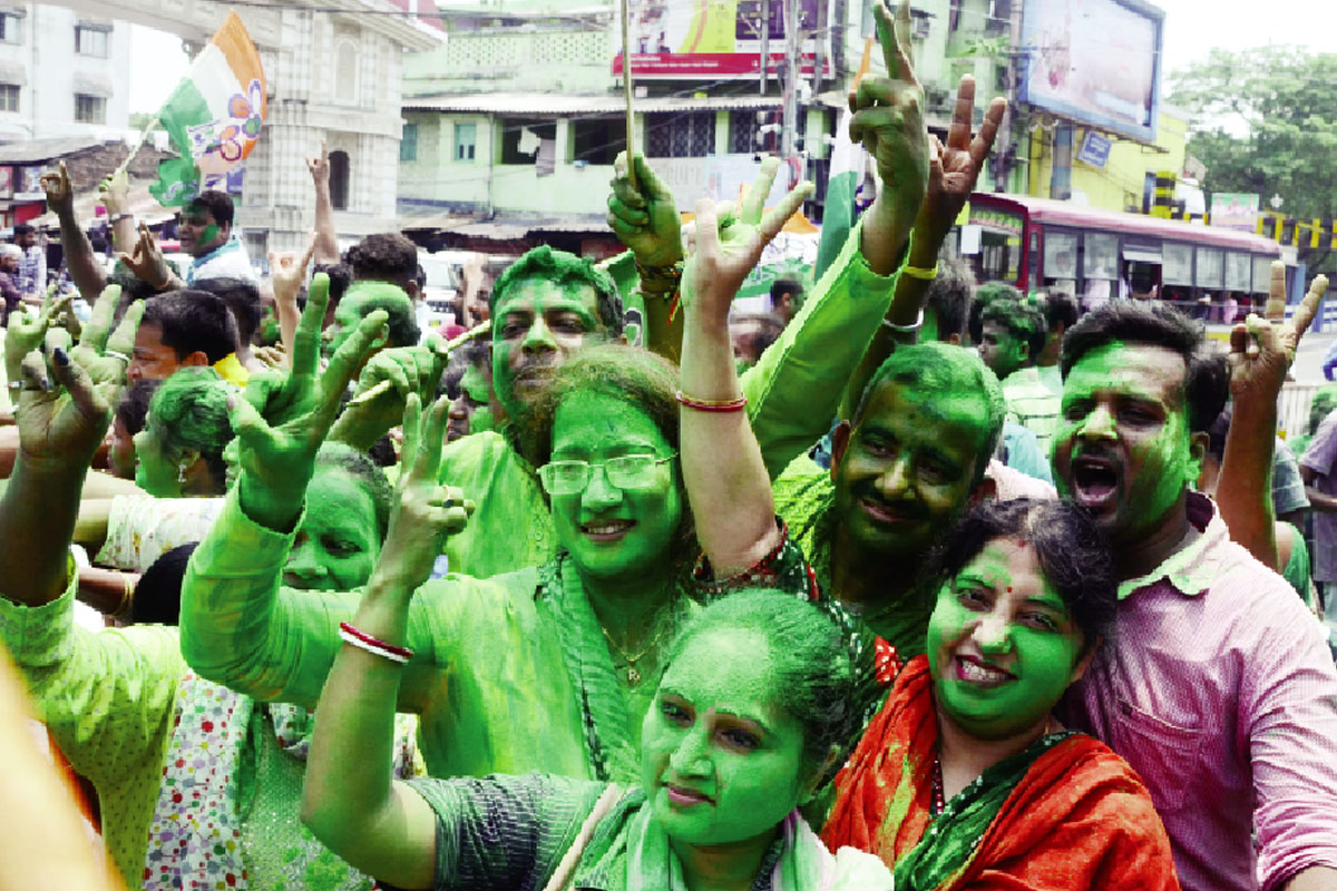 রাজনীতির ক্রিজেও দাপট দেখালেন পাঠান