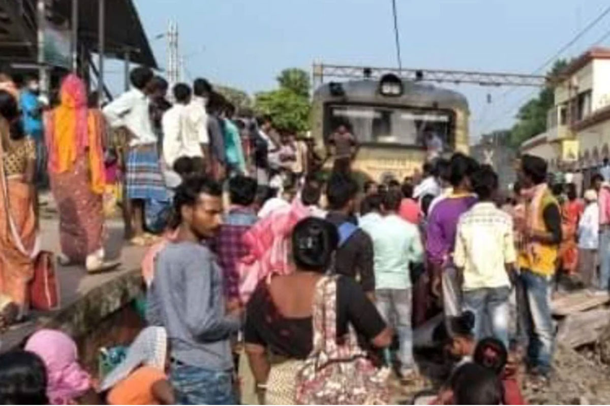 অবরোধ–সিগনালিং ত্রুটি, জোড়া ফলায় ব্যাহত ট্রেন চলাচল