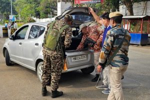 নাকা তল্লাশি এড়াতে বেপরোয়া গাড়ি, আহত তিন পুলিশকর্মীসহ পাঁচ