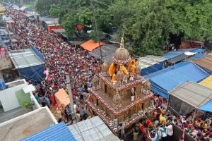 রানীগঞ্জের ঐতিহাসিক রথযাত্রায় মানুষের ঢল