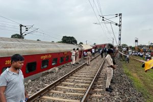 ঝাড়খণ্ডে লাইনচ্যুত হাওড়া-মুম্বই মেল্;এর ১৮ টি বগি, মৃত ২   