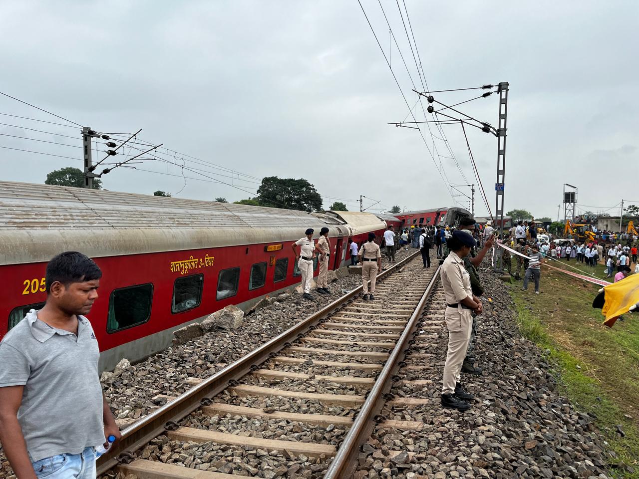 ঝাড়খণ্ডে লাইনচ্যুত হাওড়া-মুম্বই মেল্;এর ১৮ টি বগি, মৃত ২   