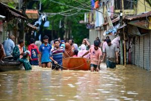 বন্যা কবলিত বাংলাদেশে মৃত ১৩,  ক্ষতিগ্রস্ত ৪ লক্ষ মানুষ 