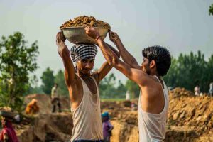 ওড়িশায় বাঙালি শ্রমিকদের হেনস্থার অভিযোগ, মাঝিকে ফোন মমতার