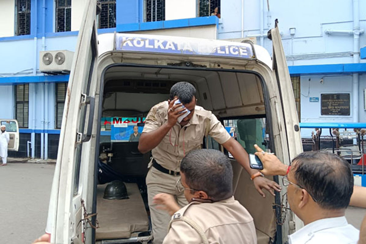 বারবার আমরাই কেন টার্গেট, উত্তর খুঁজছেন নবান্ন অভিযানে আক্রান্ত পুলিশকর্মীরা 