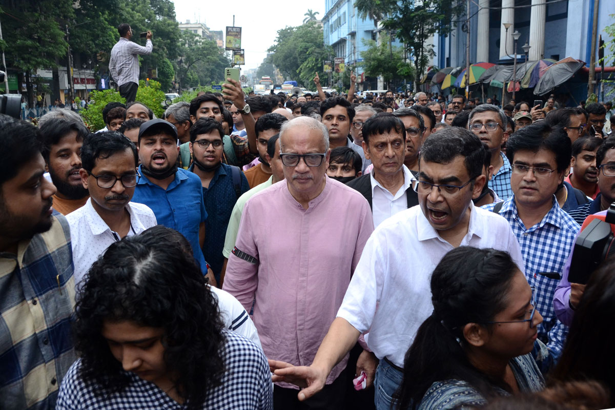 আরজিকর কাণ্ডে লালবাজারের সমন পেয়ে হাজির দুই চিকিৎসক, সঙ্গী আইনজীবীরাও