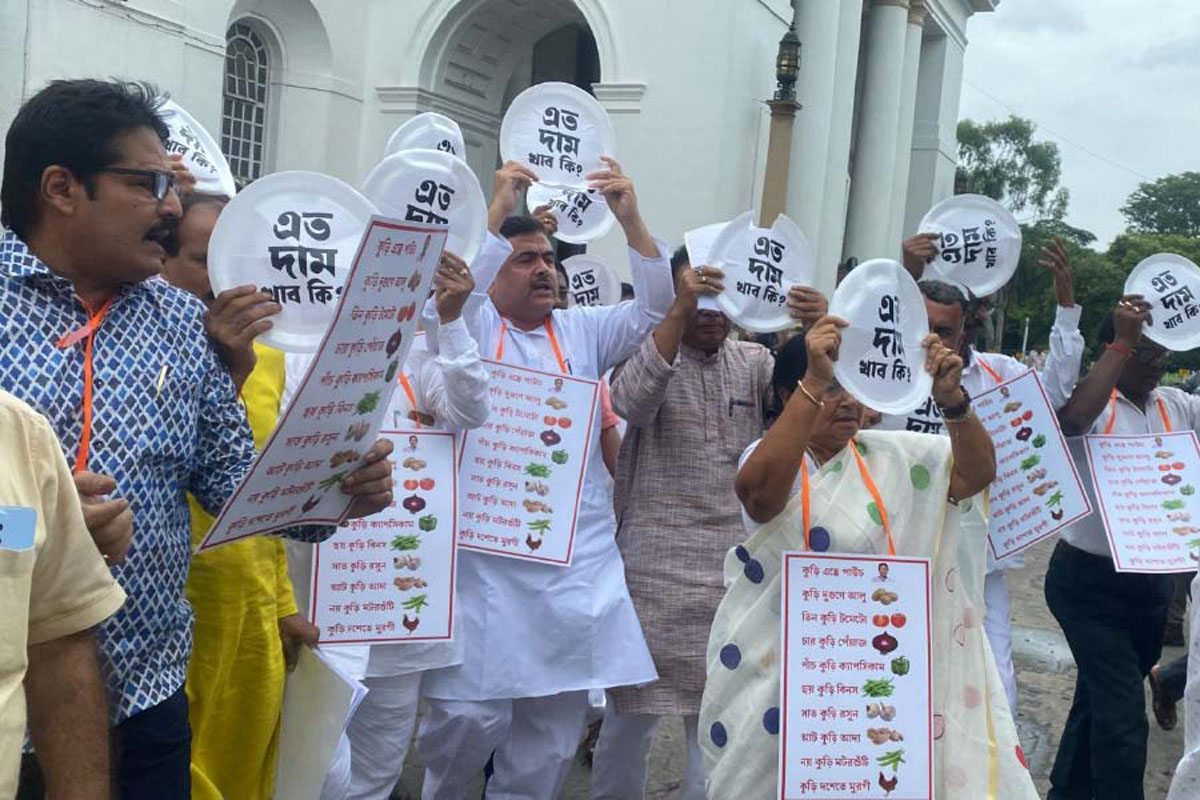 দ্রব্যমূল্য বৃদ্ধির প্রতিবাদ, বিধানসভায় মুলতুবি প্রস্তাব ও কক্ষত্যাগ করে বিক্ষোভ বিধায়কদের