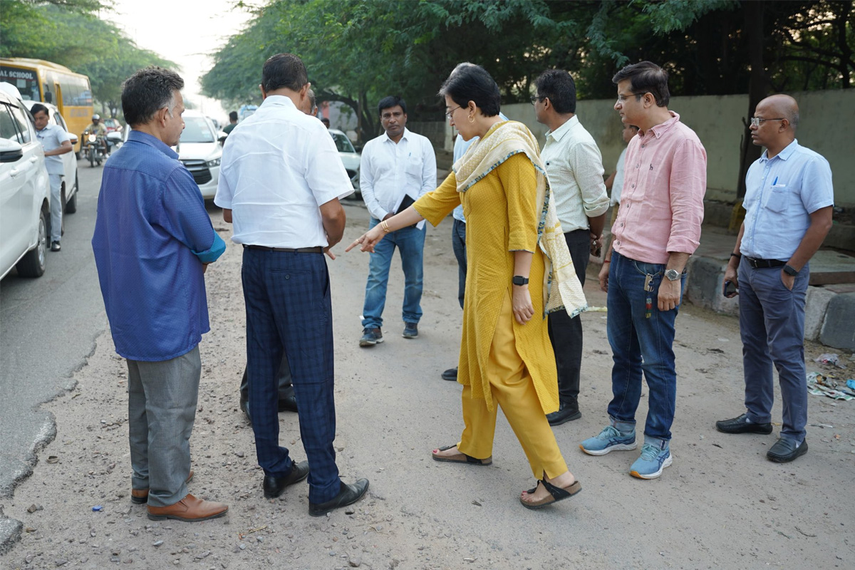 দায়িত্ব পেয়েই মাঠে-ময়দানে, সাতসকালে দিল্লির রাস্তায় মুখ্যমন্ত্রী অতিশি