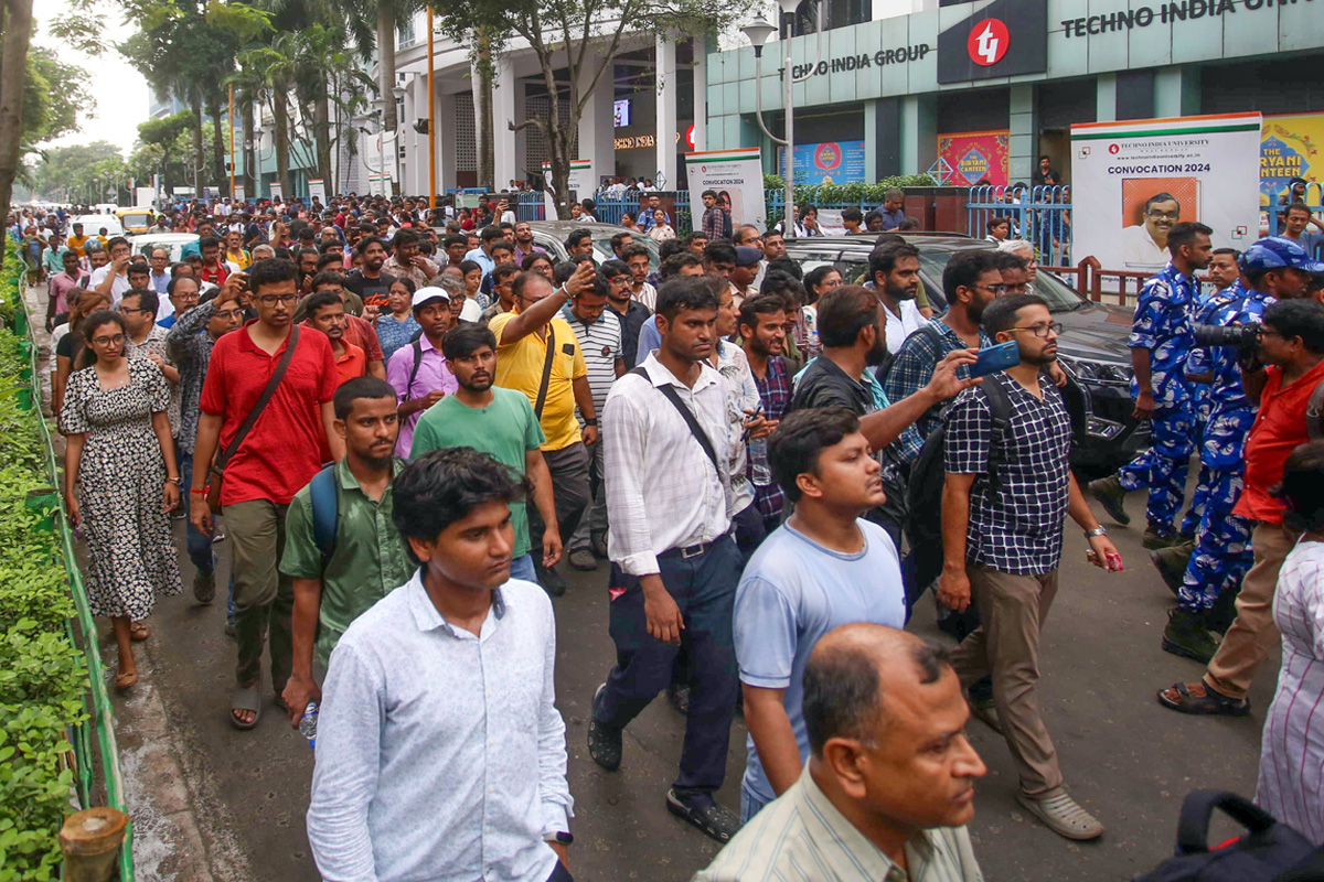 এবার গ্রামে গ্রামে জুনিয়র চিকিৎসকদের গণস্বাক্ষর সংগ্রহ কর্মসূচি