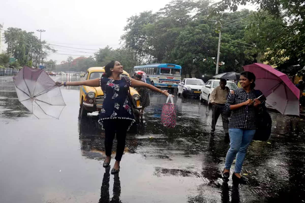 ২ দিনের মধ্যে বঙ্গোপসাগরে নিম্নচাপের সম্ভাবনা, দক্ষিণবঙ্গে নামতে পারে বৃষ্টি