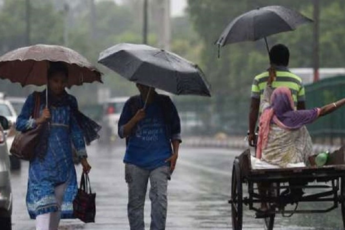 বৃষ্টি চলবে উত্তরবঙ্গে, পরিষ্কার কলকাতার আকাশ