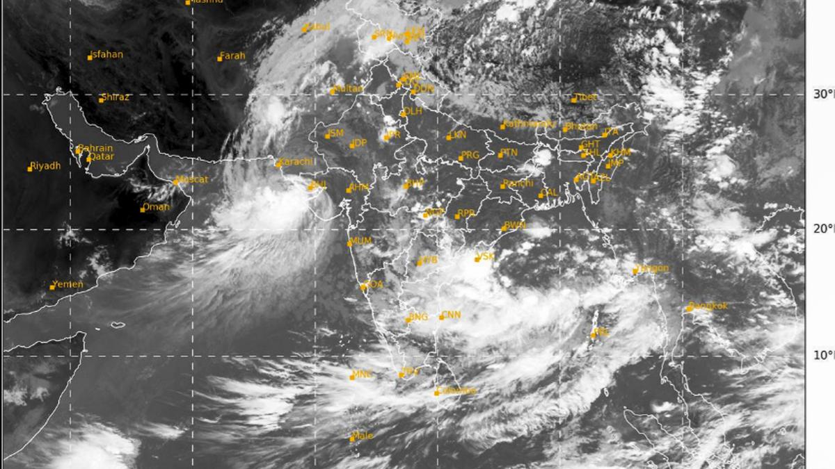 বিরল ঘূর্ণিঝড় ‘আসনা’ নিয়ে গুজরাট, কর্ণাটককে চূড়ান্ত সতর্কতা মৌসম ভ‍বনের