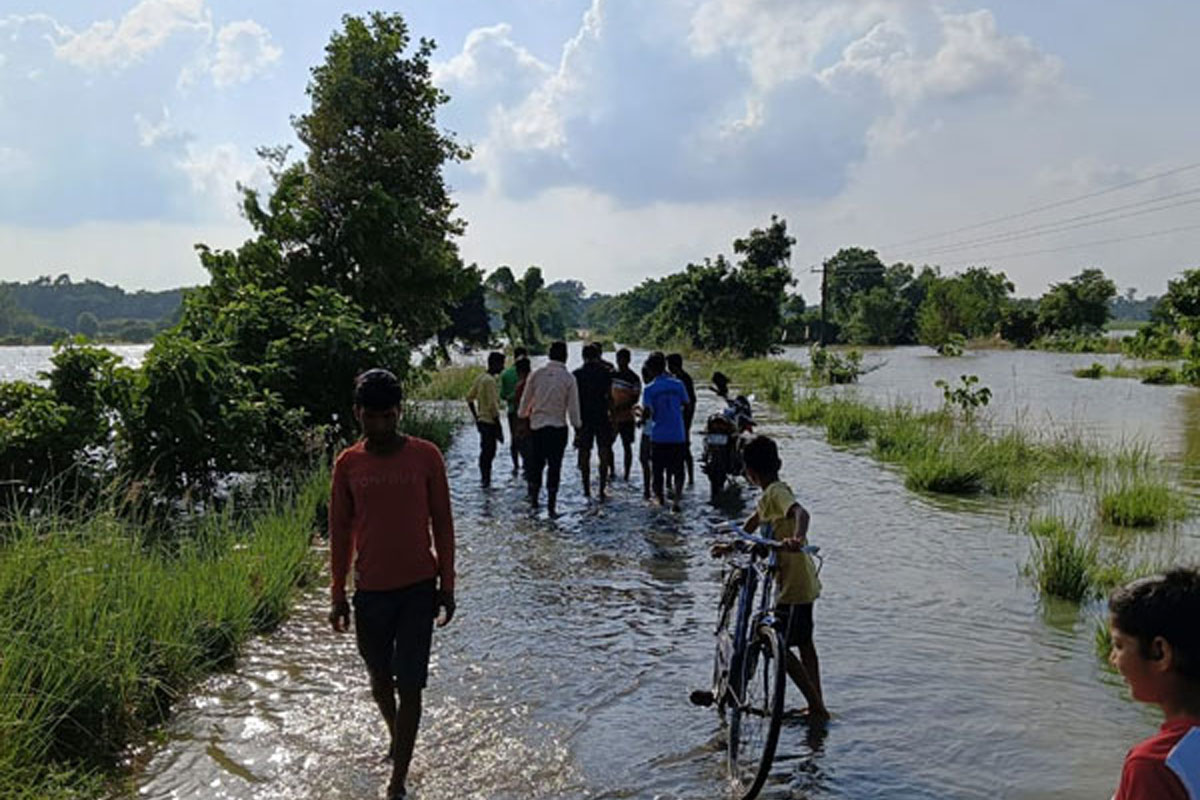 ঝাড়গ্রামে বন্যায় বিপর্যস্ত বহু গ্রাম