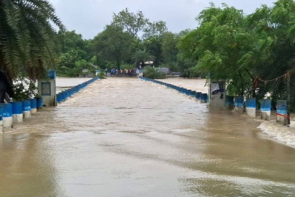 ভারী বৃষ্টির জেরে  ডুবে গেল  বীরভূমের গোয়ালপাড়া সেতু,  ডুবল তারাপীঠ, সতীপীঠ কঙ্কালীতলাও