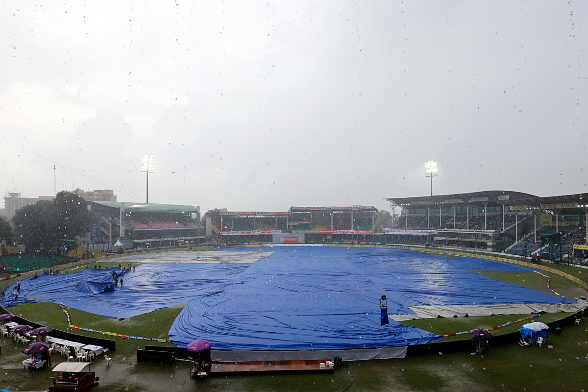 বৃষ্টিতে কানপুরের মাঠে দ্বিতীয় দিনে একটা বলও গড়াল না