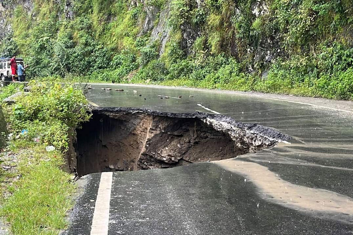 ফের ধস, বাংলা-সিকিম ‘লাইফলাইন’-এ বিপত্তি