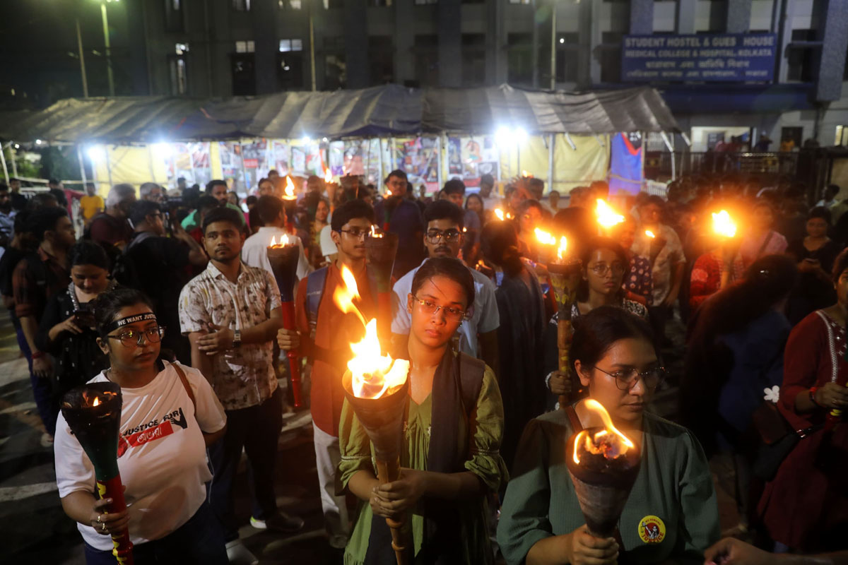 রবিবার সন্ধ্যাতেই শহরজুড়ে জুনিয়র ডাক্তারদের ফের সাতটি মিছিল