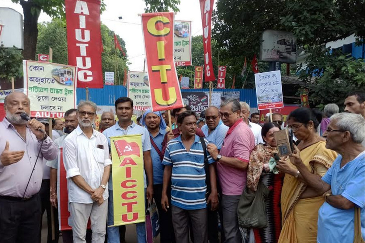 কলকাতায় ট্রাম তুলে দেবার বিরুদ্ধে বিক্ষোভ সমাবেশ