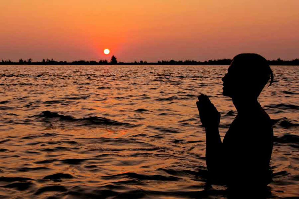 উন্নাওয়ে গঙ্গায় ভেসে গেলেন এক সরকারি আমলা