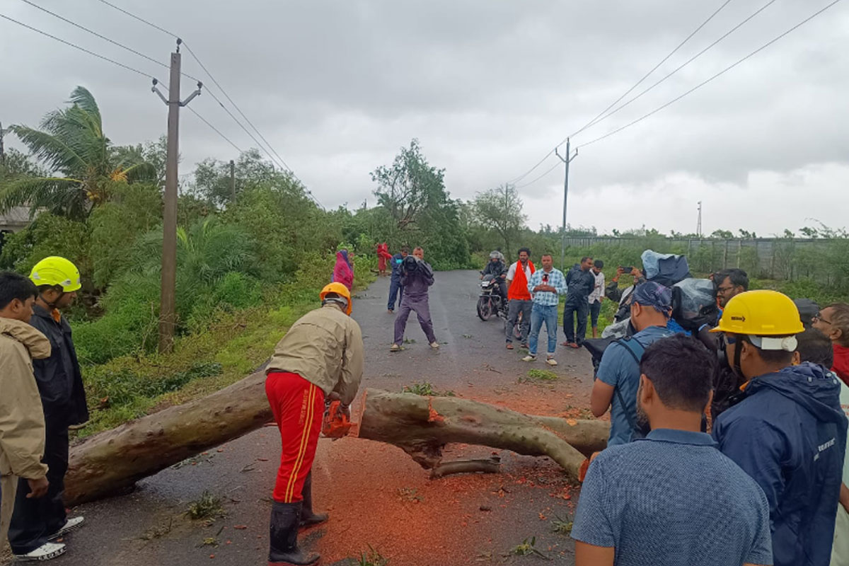 ল্যান্ডফল প্রক্রিয়া শেষ, শক্তি হারিয়ে সাধারণ ঘূর্ণিঝড়ে পরিণত হল দানা