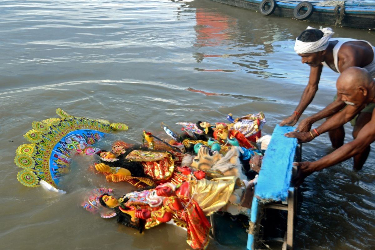 কলকাতার ৬৯টি ঘাটে প্রতিমা নিরঞ্জন, প্রস্তুতি তুঙ্গে