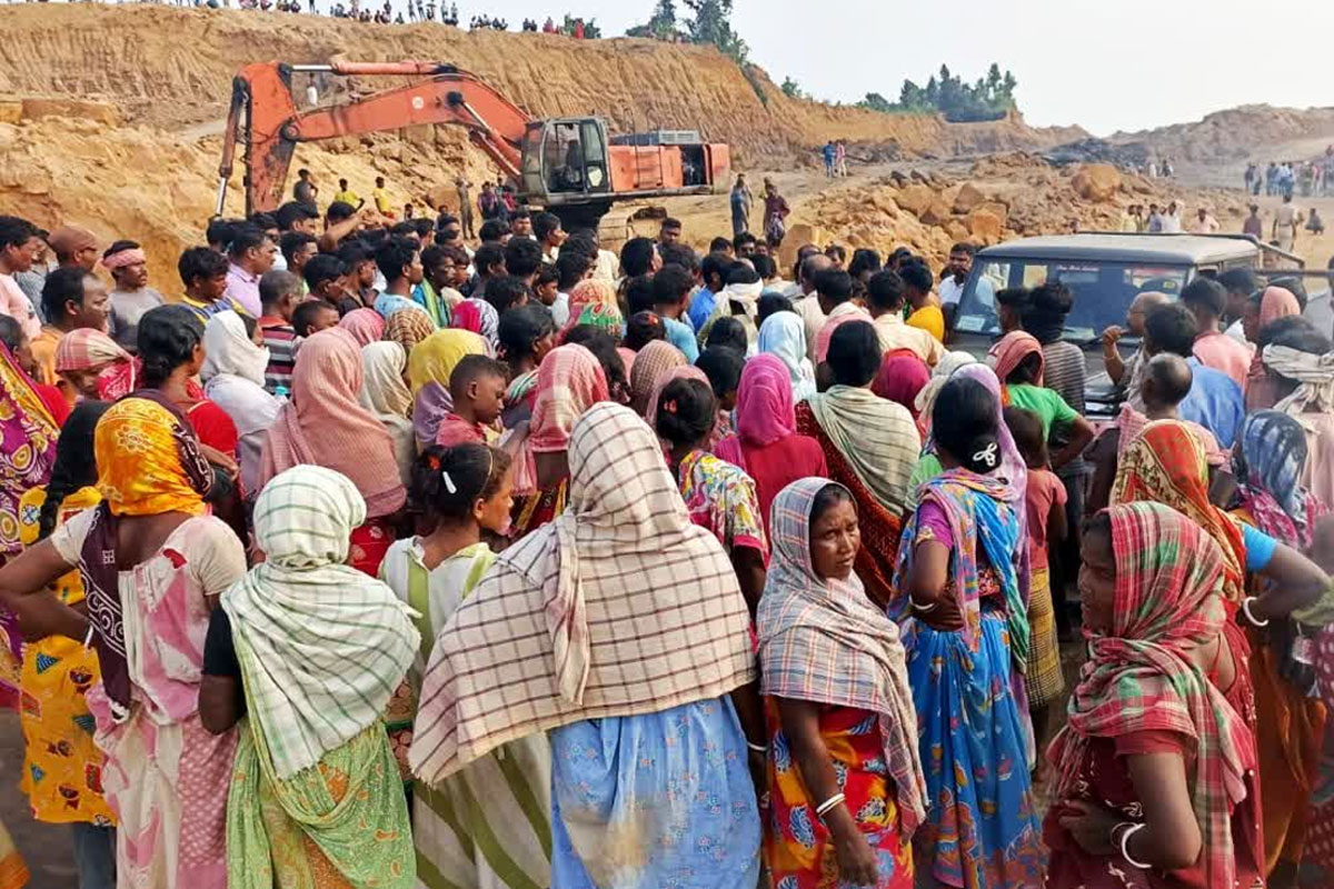 মৃতদের পরিবারের পাশে প্রশাসন, শুরু চেক বিলি