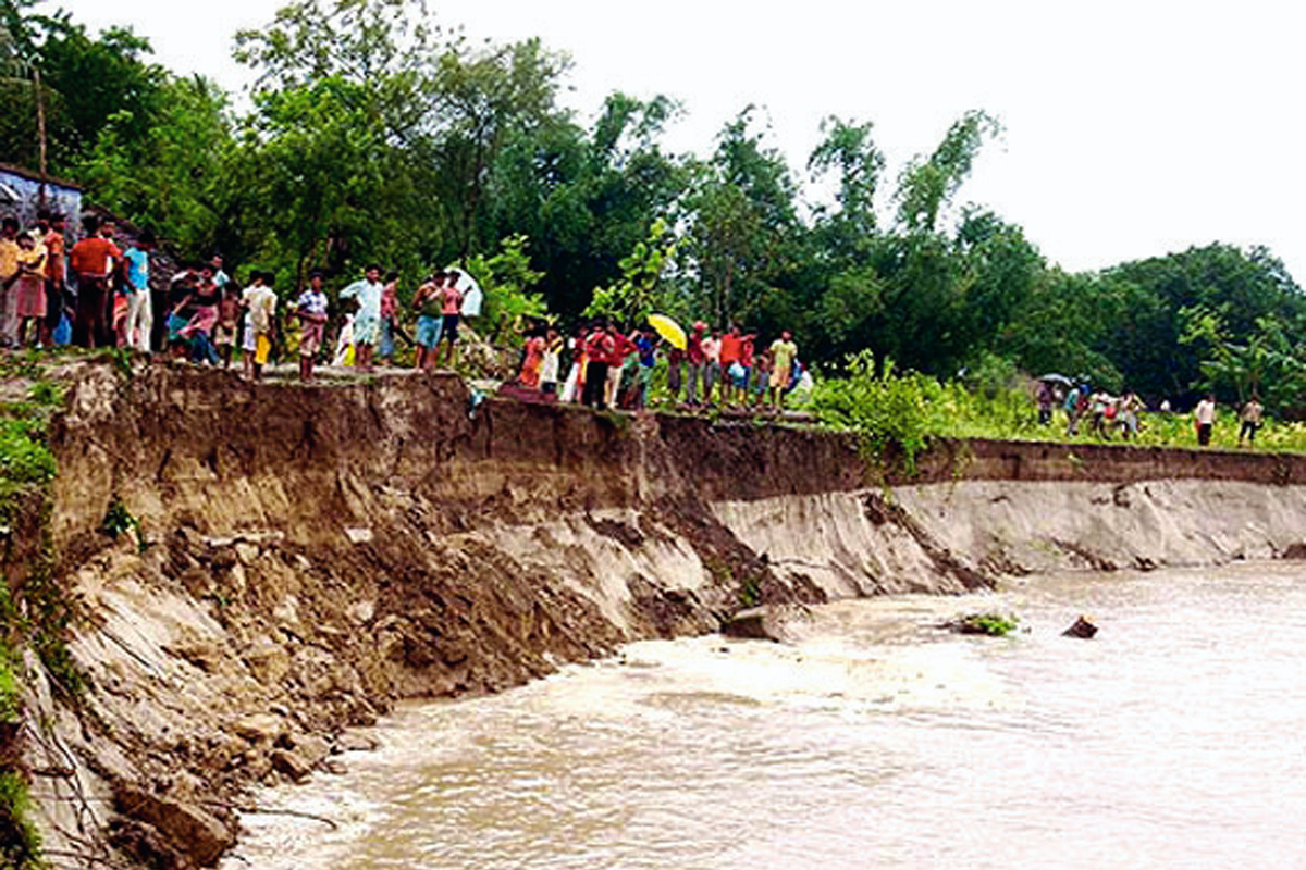 গঙ্গার গ্রাসে ১০টি বাড়ি, ভিটেহারা বহু