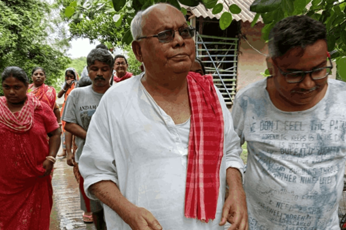 ‘দানা’ আসছে শুনেই সুন্দরবনে  পৌঁছে গিয়েছেন কান্তি গাঙ্গুলি