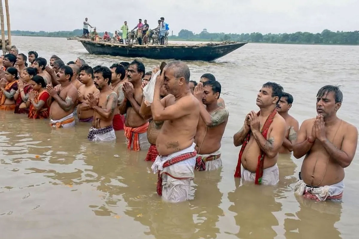 বাঙালির আবেগে মহালয়ার ‘মহাতর্পণ’