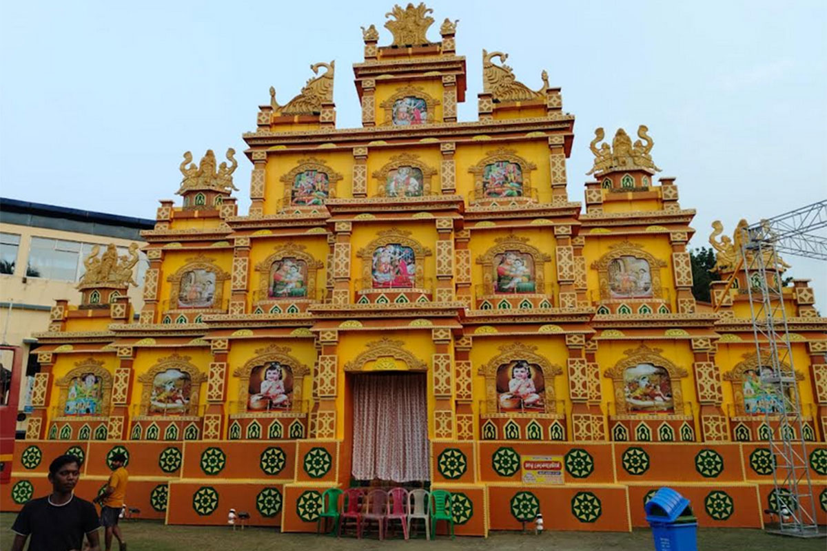 খাদ্যমন্ত্রীর পাড়ার পুজোয় ঝাড়খণ্ডের  ‘মাইথন ম্যারেজ প্যালেস’