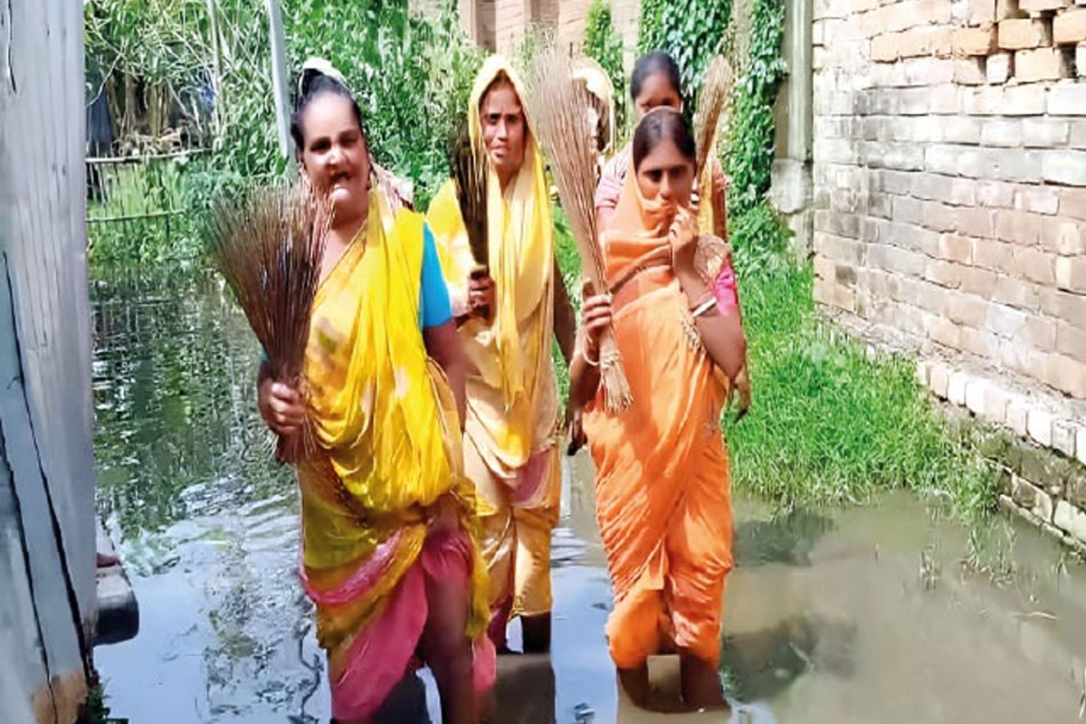 বন্যা পরিস্থিতিতে বিধায়ক এলাকায় না আসায় বিক্ষোভ এলাকাবাসীর