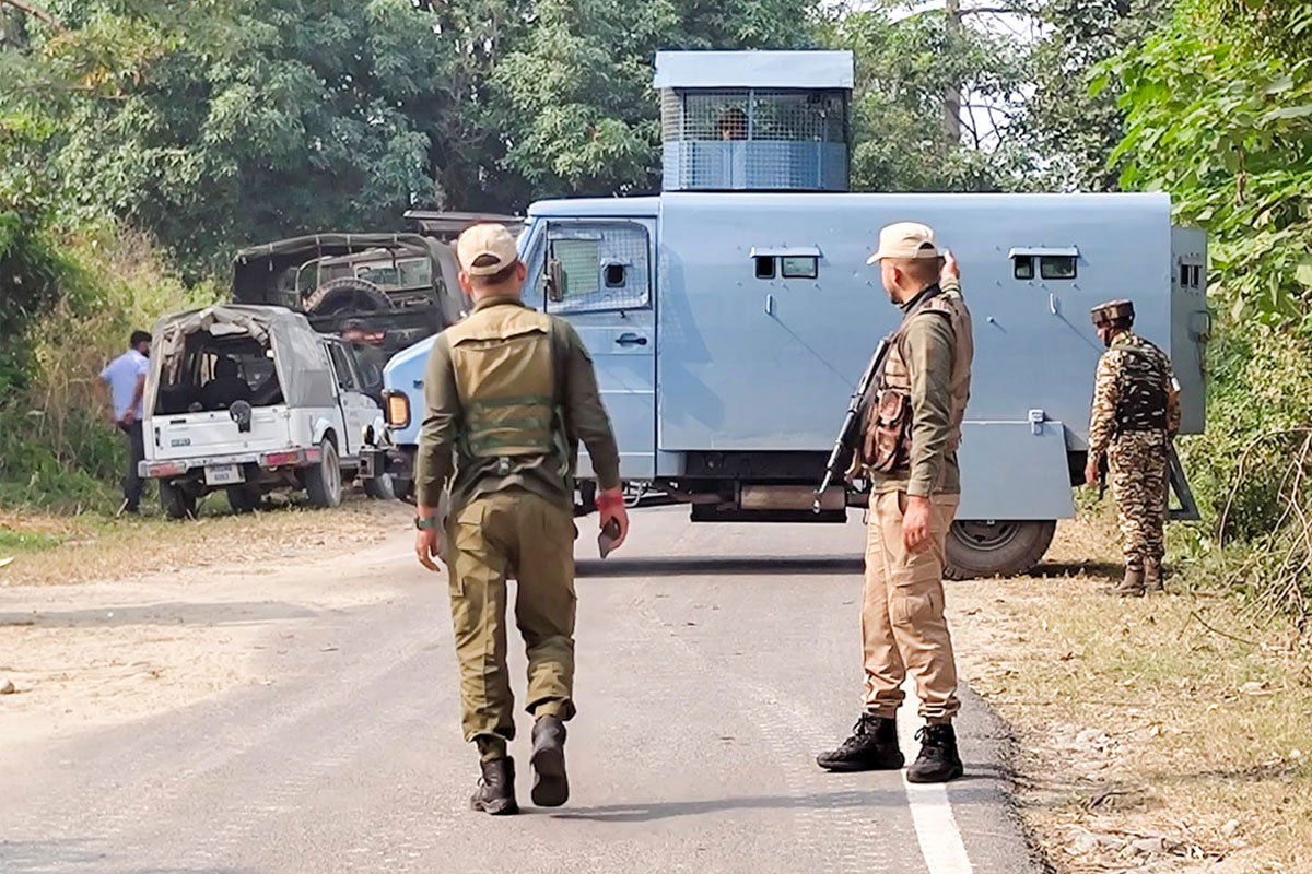 অনন্তনাগে নিরাপত্তা বাহিনীর গুলিতে নিহত দুই জঙ্গি