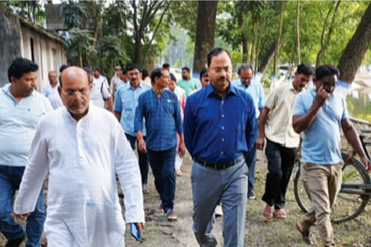 ছট পুজো : মধ্যমগ্রামের ঘাট পরিদর্শন জেলাশাসকের